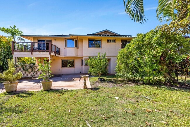 Building Photo - Single-family home with upstairs & downstairs rentals