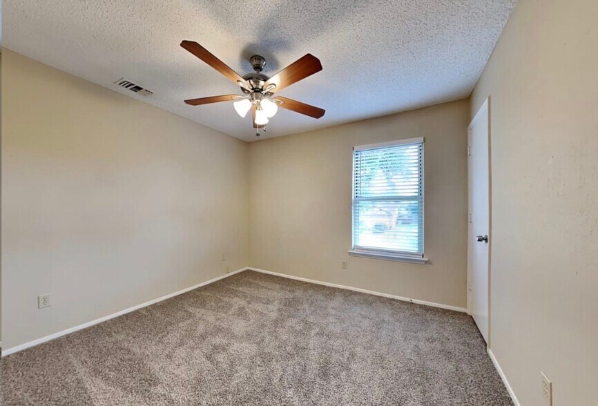 Building Photo - 2614 Remmington Dr