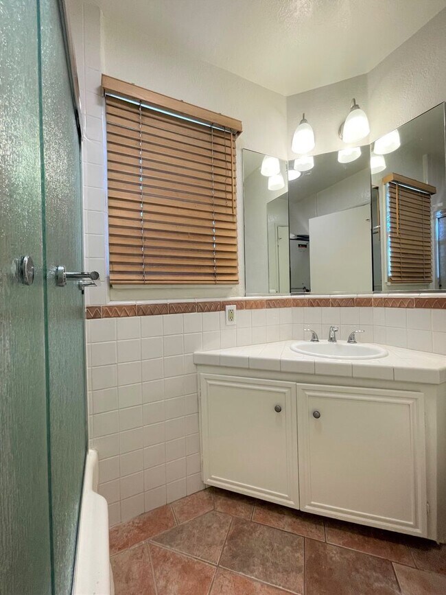 Building Photo - 86-90joanne