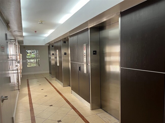 Building Photo - 850 N Miami Ave