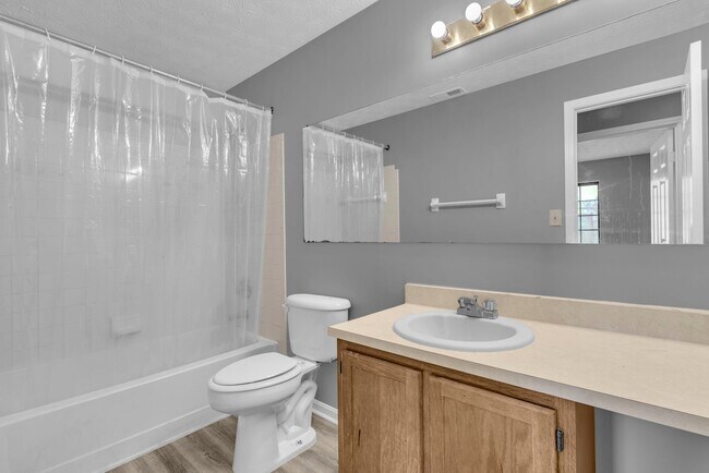 Building Photo - 833 Delray Dr