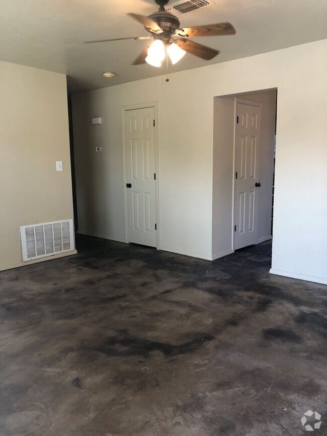 Building Photo - Charming 3Bedroom in Caprock District