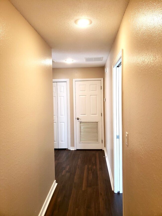 Building Photo - Beautiful home with Swimming Pool in the Hammocks. 4 bedroom 2 bath -Pool lawn service included!!!