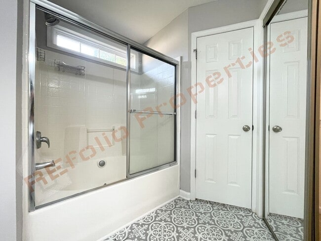 Building Photo - 2452 Bay Harbor Dr