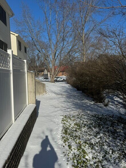 Building Photo - 7S485 Lynn Dr