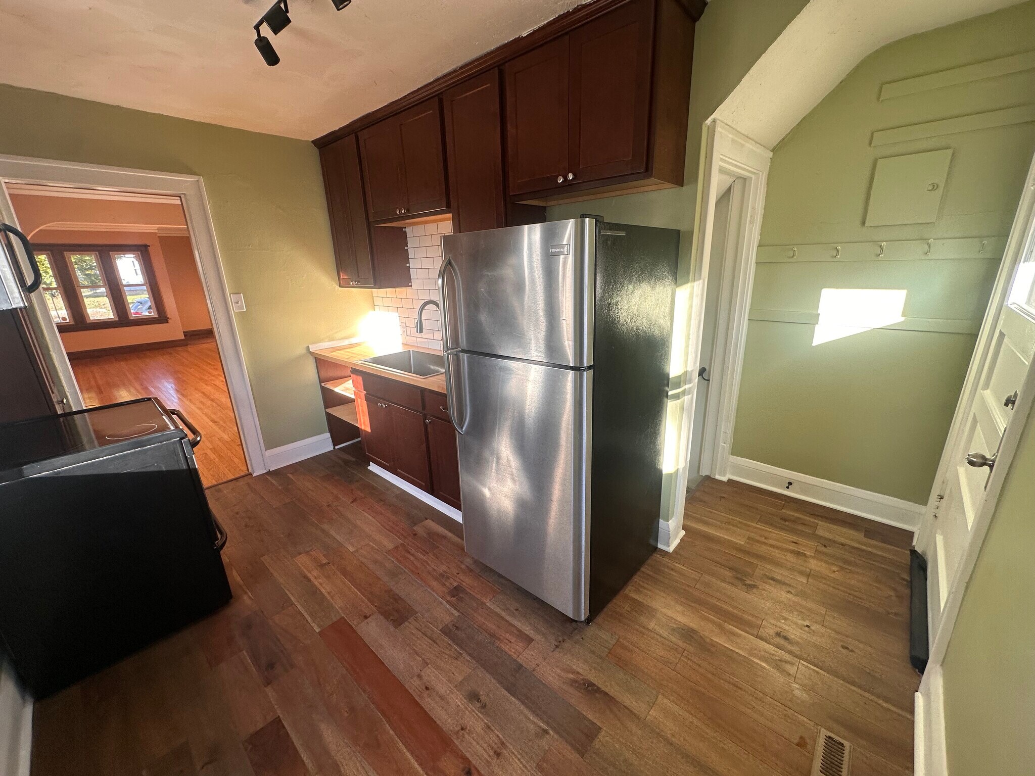 Building Photo - 718 Griggs St N