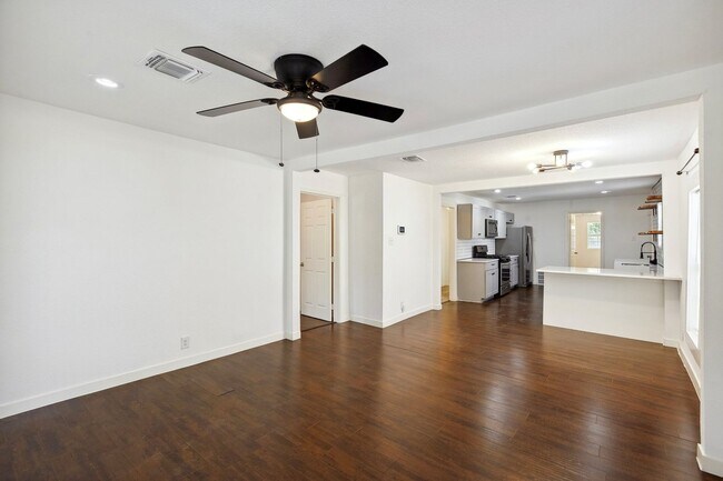 Building Photo - 3 Bedroom Single Family Home in San Antonio