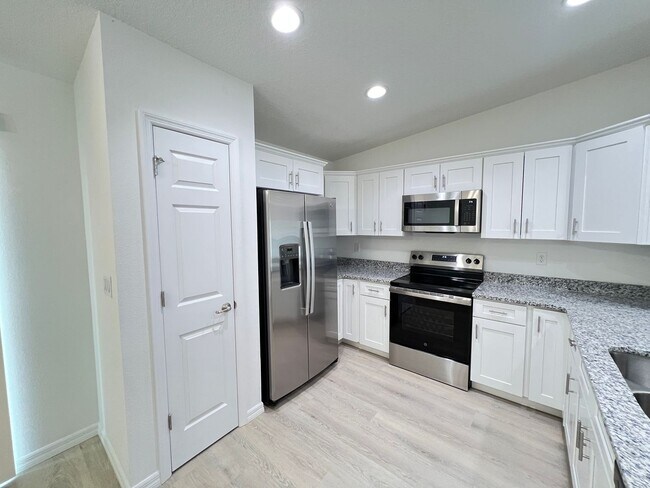 Building Photo - Available now! Beautiful 3 BD/2BA Home in ...