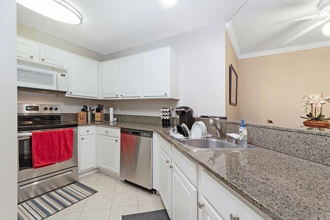 Building Photo - 7455 Charmant Dr