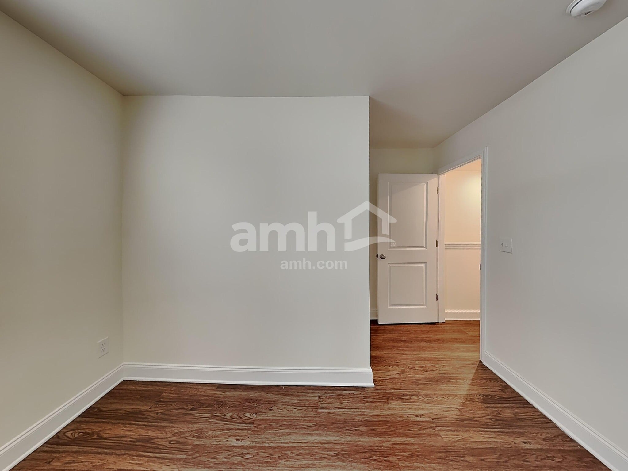 Building Photo - 605 Lk Vis Ct