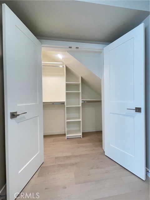 Building Photo - 4251 E Live Oak Ave