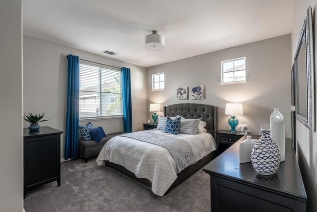 Building Photo - Stunning Updated Alameda Home w/ Backyard Deck & Custom Features