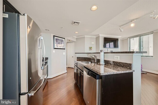 Building Photo - 414 Water St