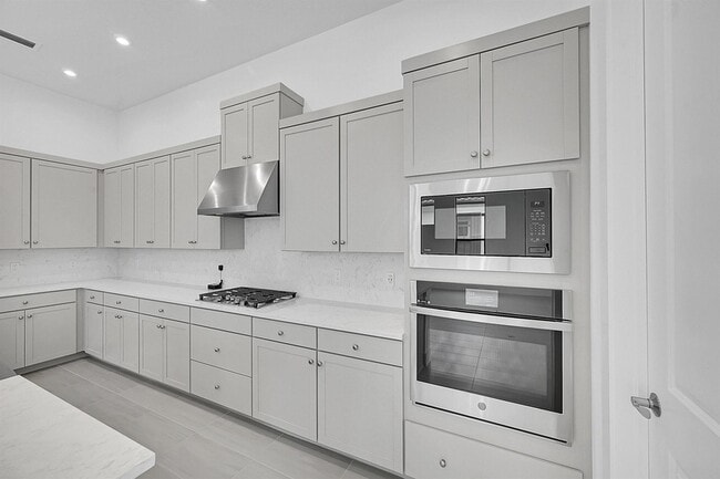 Building Photo - 13917 Vivant Dr