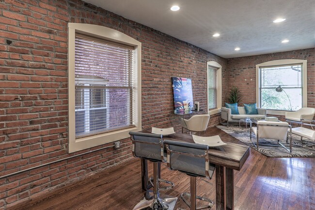 Building Photo - 3001 Harney St