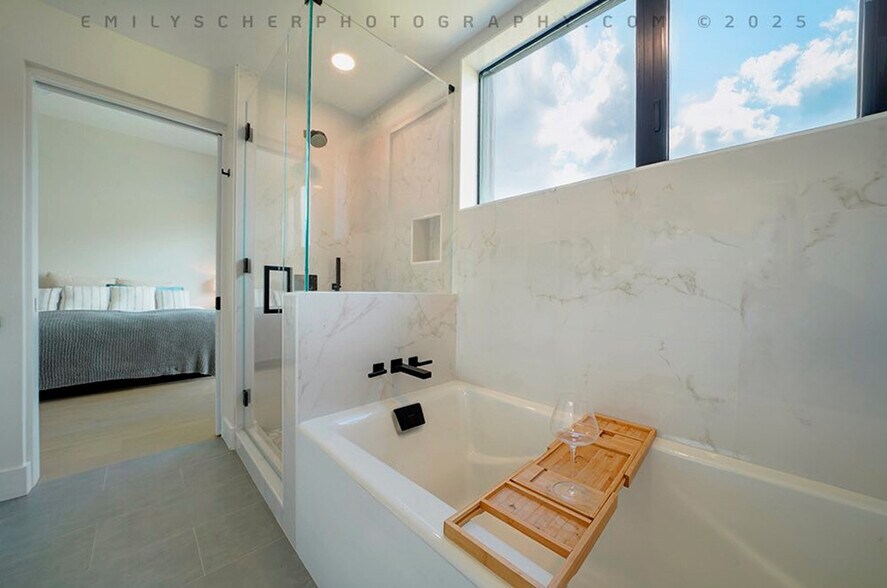 Building Photo - 6208 Tapia Dr