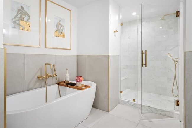 Building Photo - 70 Rainey St