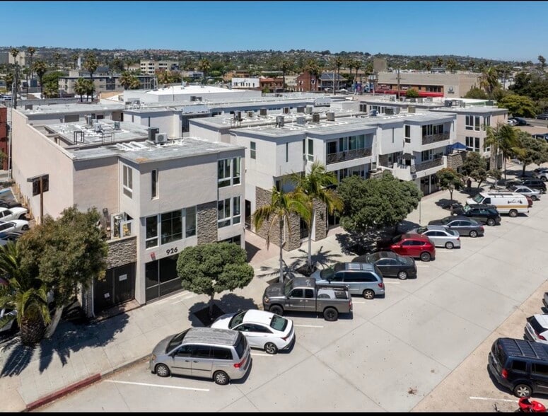 Building Photo - 924 Hornblend St