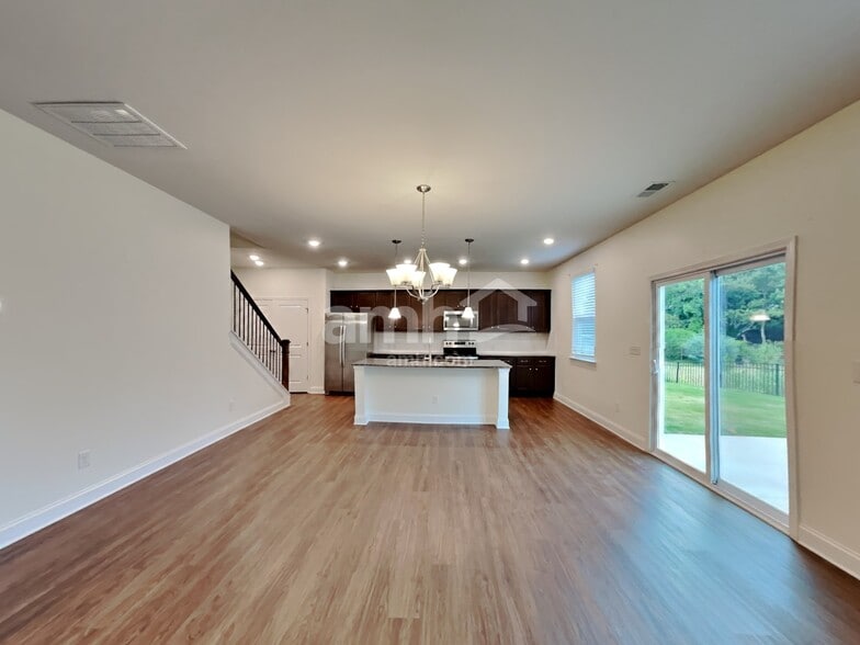 Building Photo - 136 Hamilton Park Dr