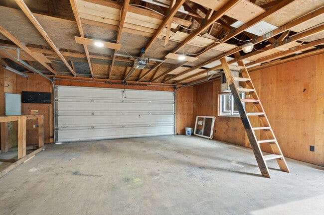 Building Photo - 1121 SE 111th Ave