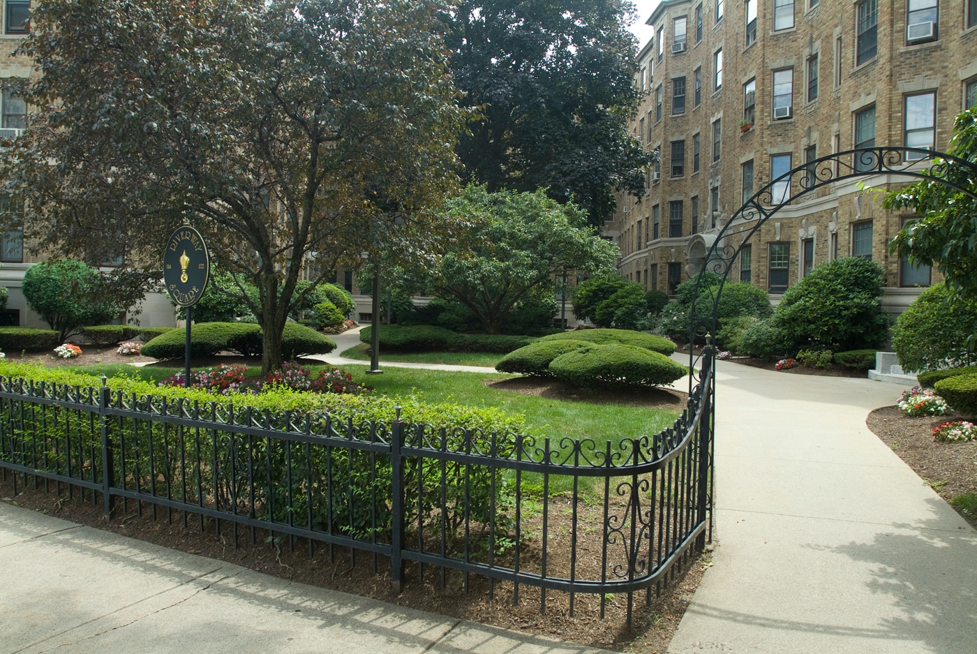 Building Photo - 118 Riverway
