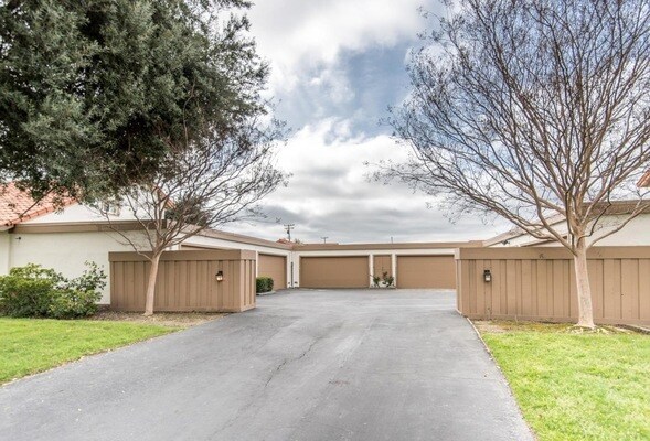 Building Photo - 2940 Mauricia Ave