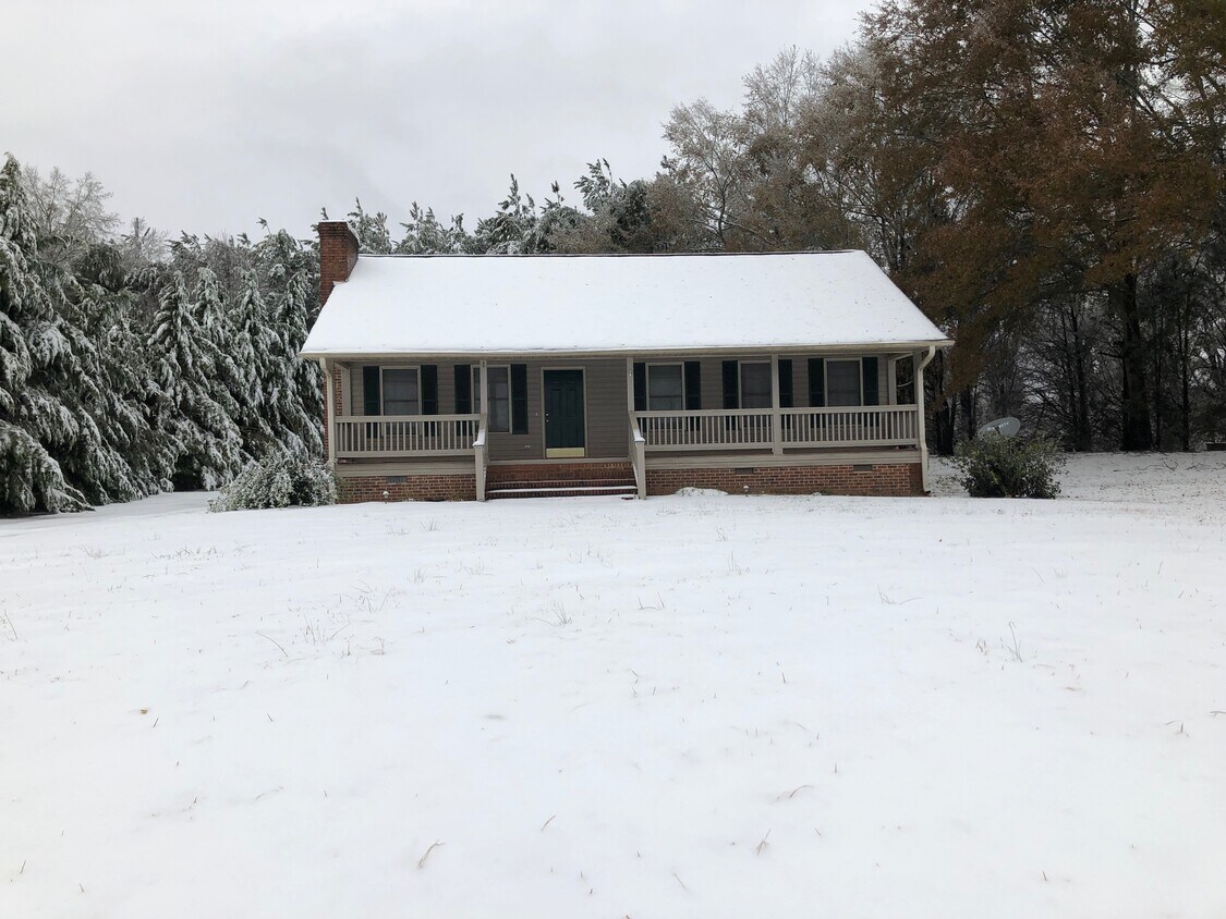 Building Photo - 1623 Cedar Rock Church Rd