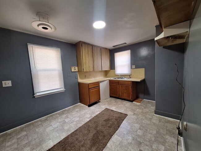 Building Photo - 6338 Lodewyck St