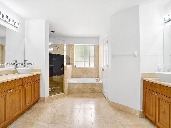 Building Photo - 5343 NW 111th Ct