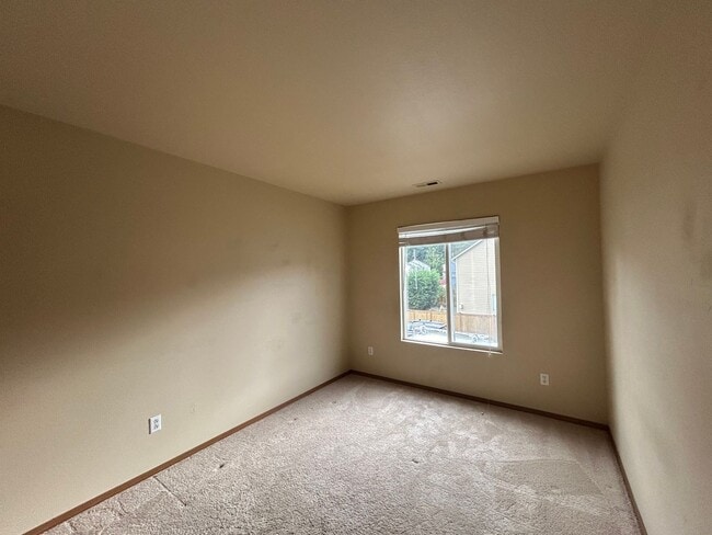 Building Photo - Beautiful 4 bd 2.5 bath w/ 2-car Garage Ho...