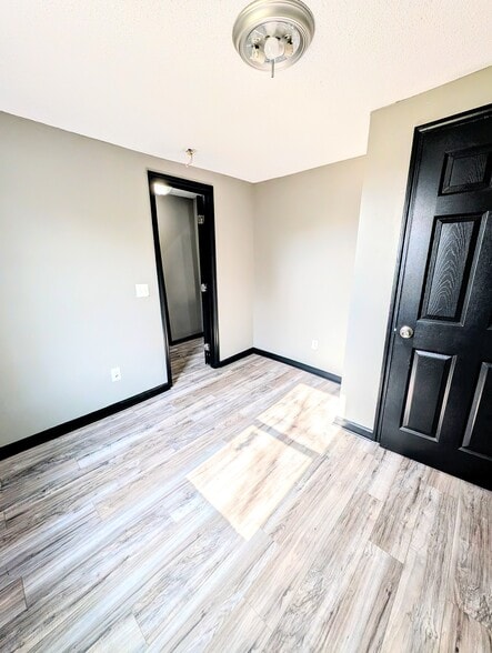 Building Photo - 1711 Stratford St