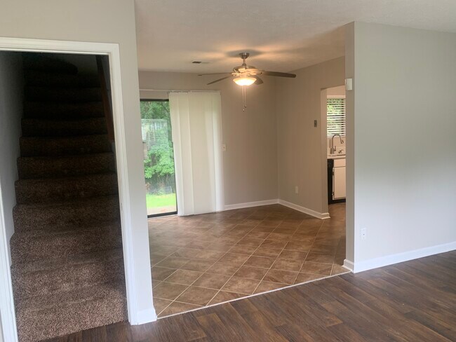 Building Photo - 7095 Birling Dr