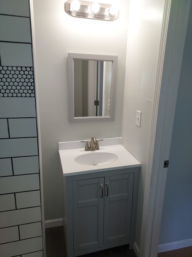 Building Photo - 3018 E 6th Ave