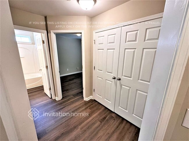 Building Photo - 9340 Dewey Dr