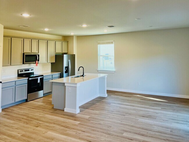 Building Photo - 14607 Emerio Dr