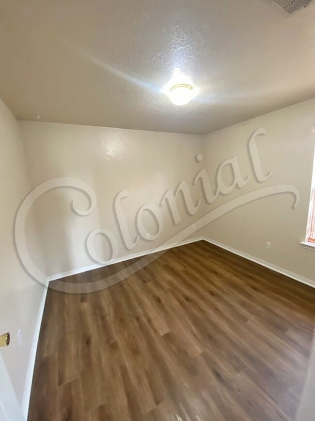 Building Photo - AVAILABLE ! *MORE PHOTOS COMING SOON*