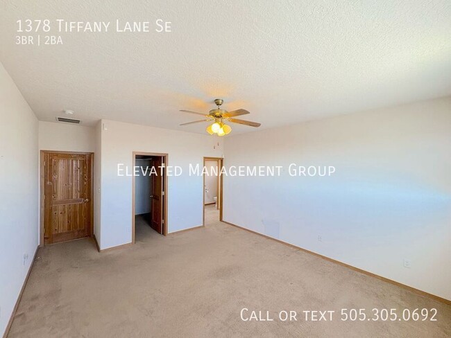 Building Photo - Immaculate 3 bedroom in Rio Rancho! Stunni...