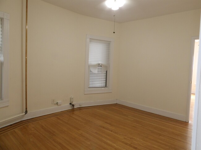 Building Photo - 26 47th St
