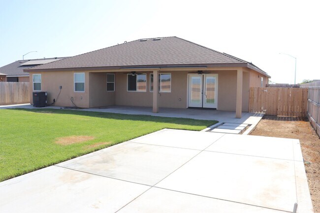 Building Photo - 1884 Clover Drive