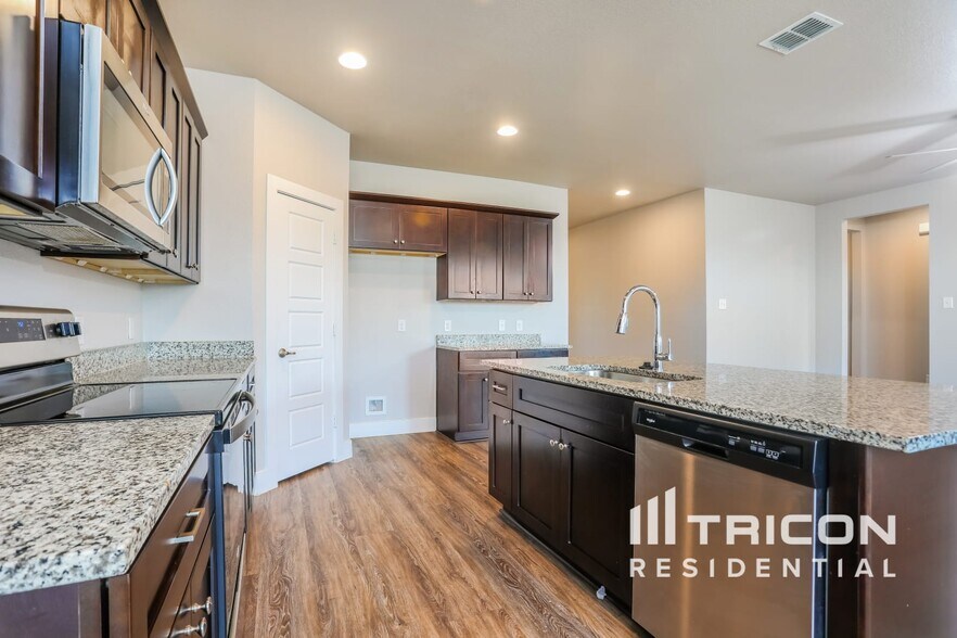 Building Photo - 10304 Ft Teran Trl