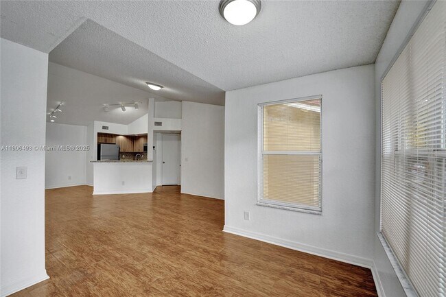 Building Photo - 417 Vista Isles Dr