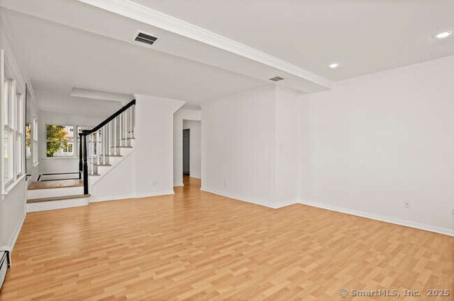 Building Photo - 465 Edward St