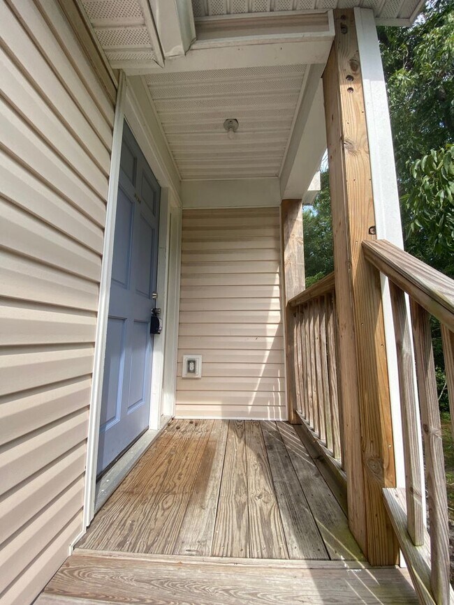 Building Photo - Comin Soon! Huge Deck! Updated dated 2 Bedroom apartment Close to UNCW, Wrightsville Beach.