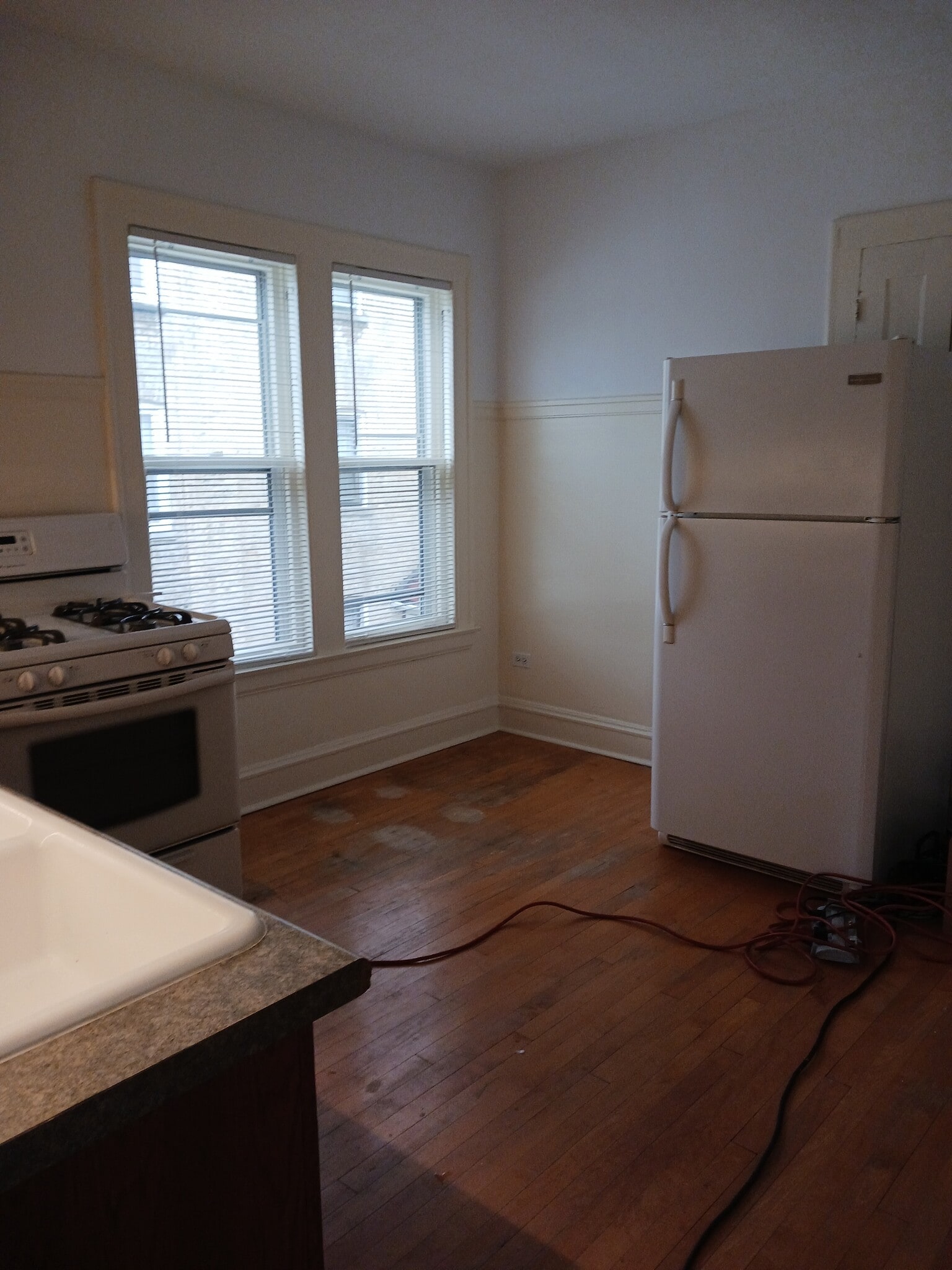 Building Photo - 5727 N Washtenaw Ave