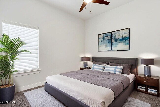 Building Photo - 14937 Tierra Fortaleza Ave