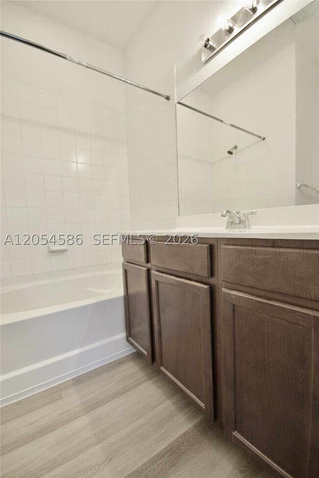 Building Photo - 10870 NW 88th St