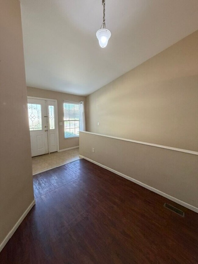 Building Photo - 10925 Upland Terrace