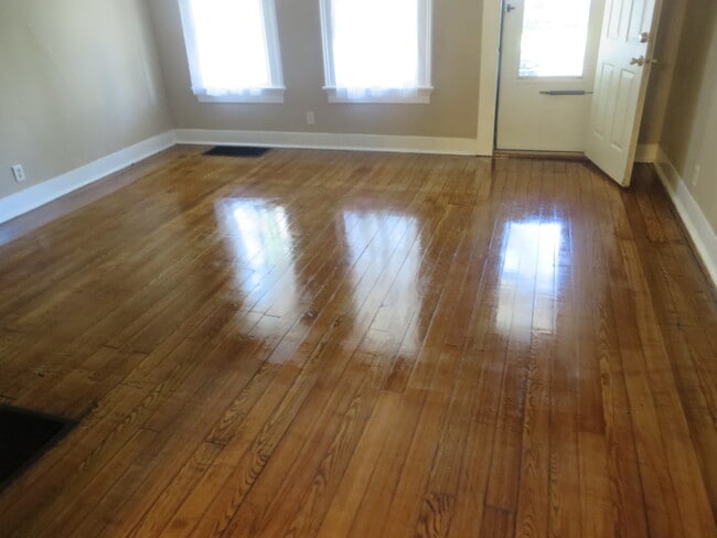 Building Photo - Two Bedroom Home with a bonus room/3rd bedroom in Historic District (Williams-Woodland Historic P...