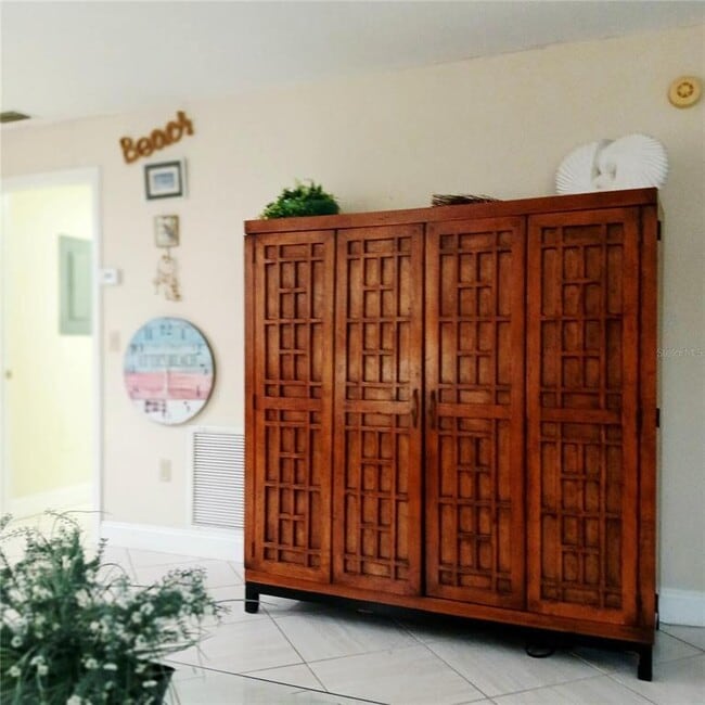 Building Photo - 7143 Wood Creek Dr