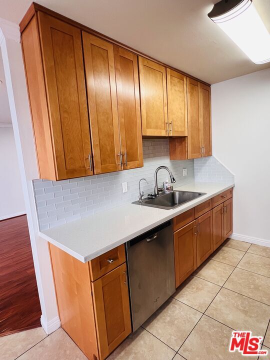 Building Photo - 121 Sinclair Ave